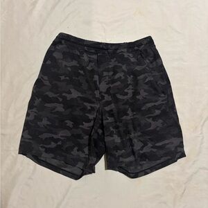Men's Black Camo pace breaker 7” medium shorts